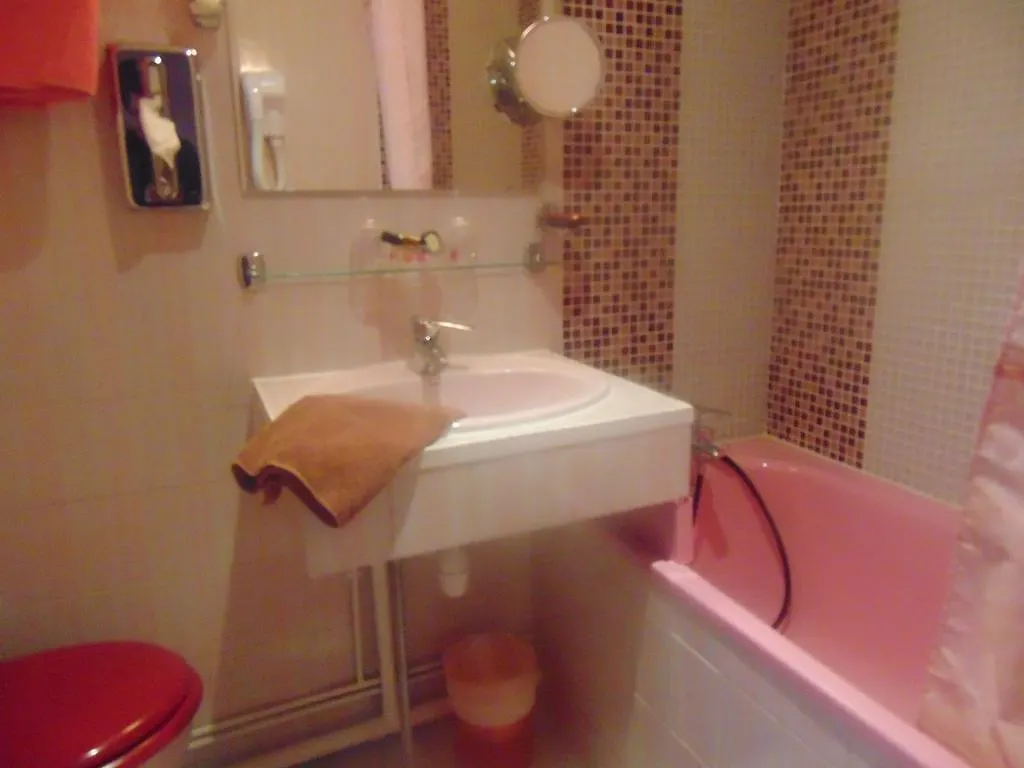 Hôtel Paris Voltaire 2*,